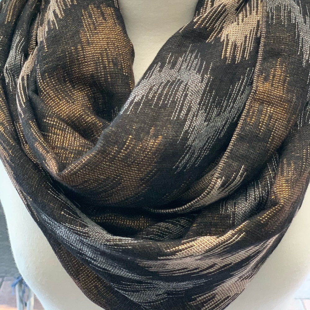 Cejon Infinity Scarf - Picture 3 of 5